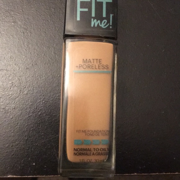 Maybelline fit me matte and poreless foundation - Picture 1 of 2